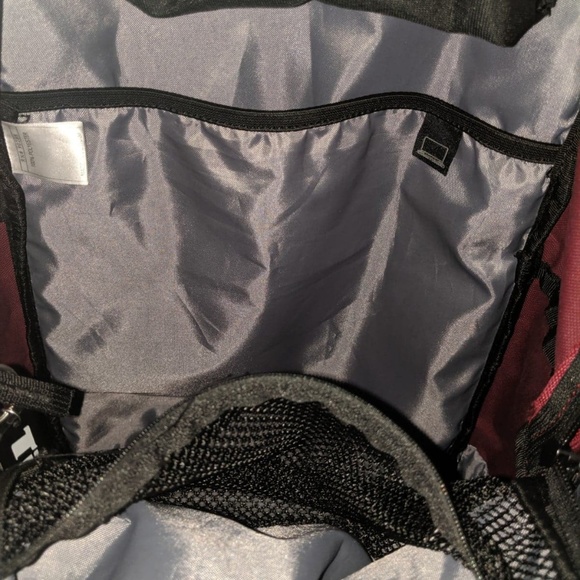 Adidas burgundy Trefoil backpack - Picture 2 of 3